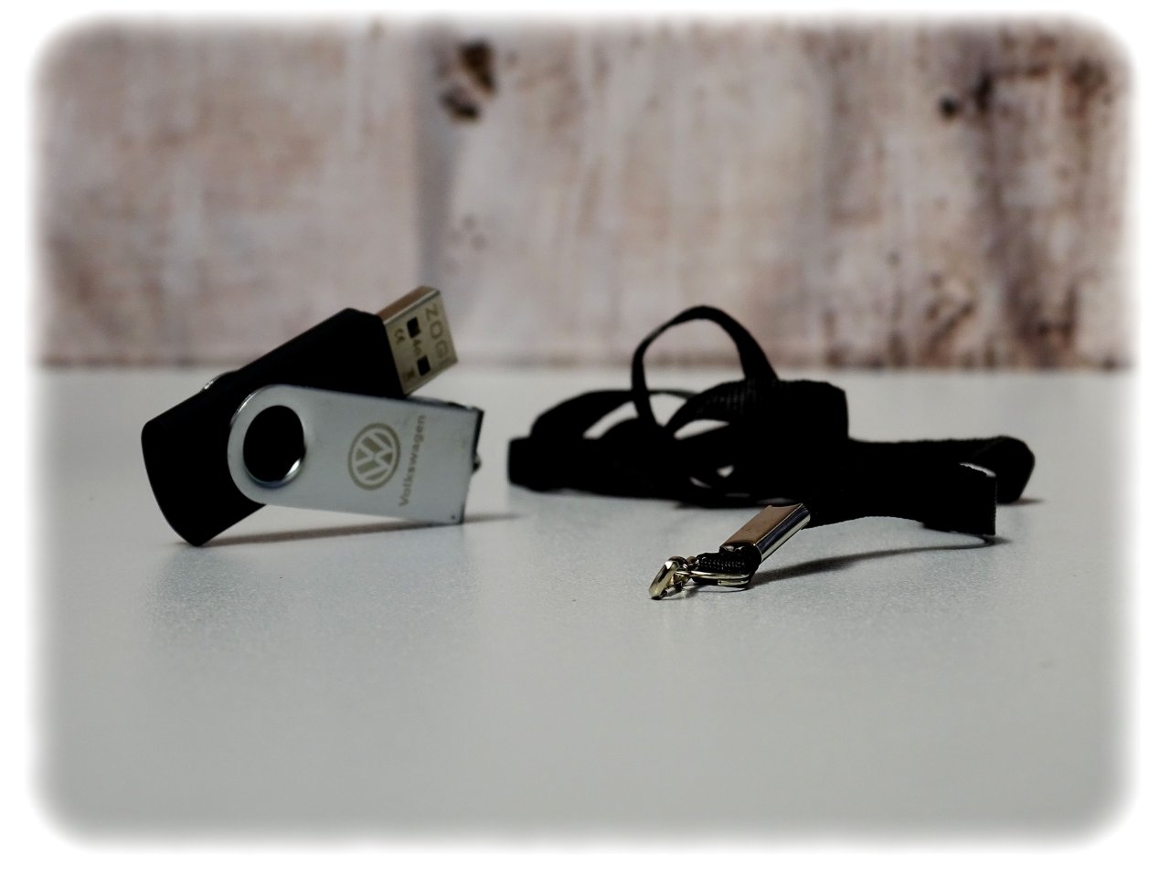 Original Volkswagen USB-Stick [4GB] mit USB-2.0 - Zubehör - 000087620A